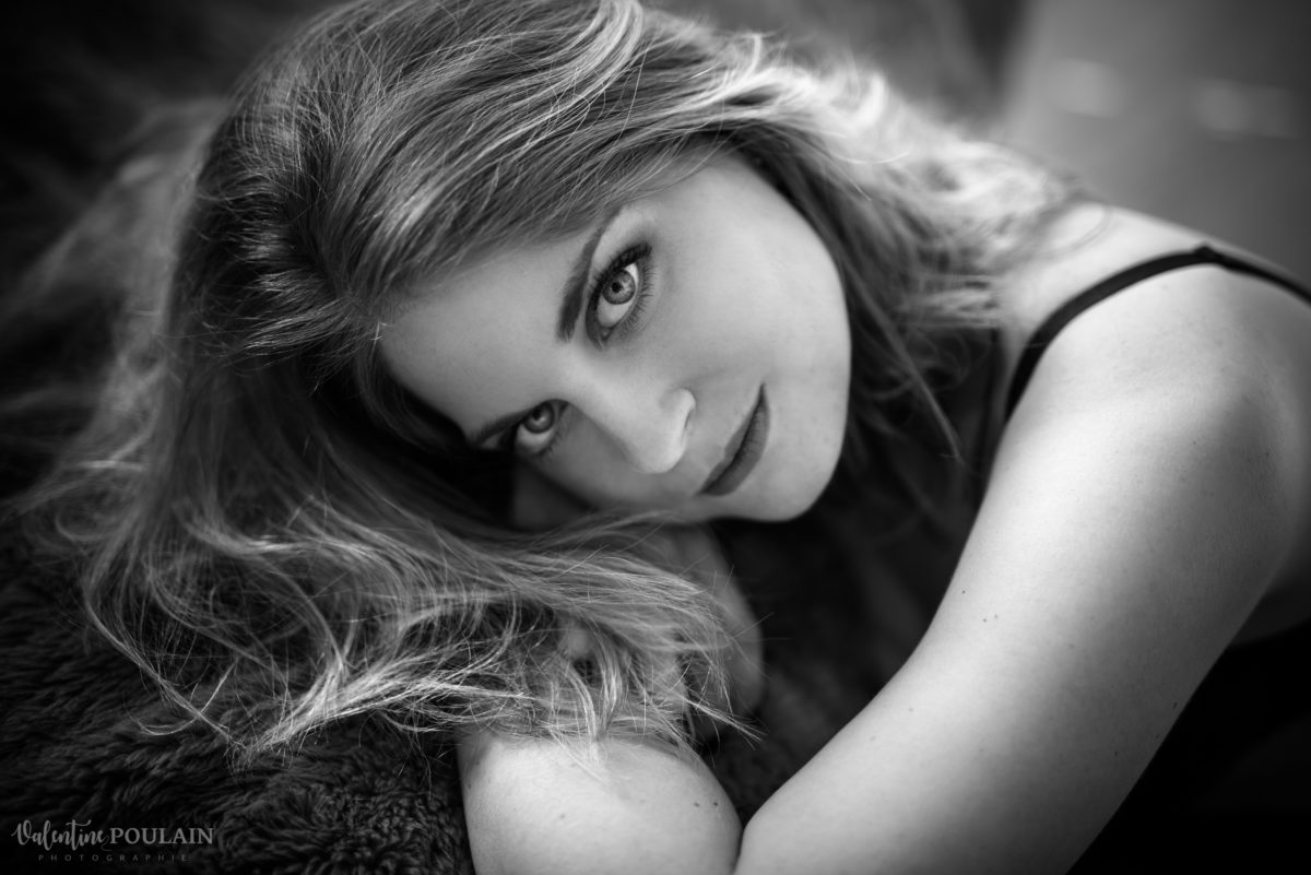 Portrait boudoir plaid - Valentine Poulain