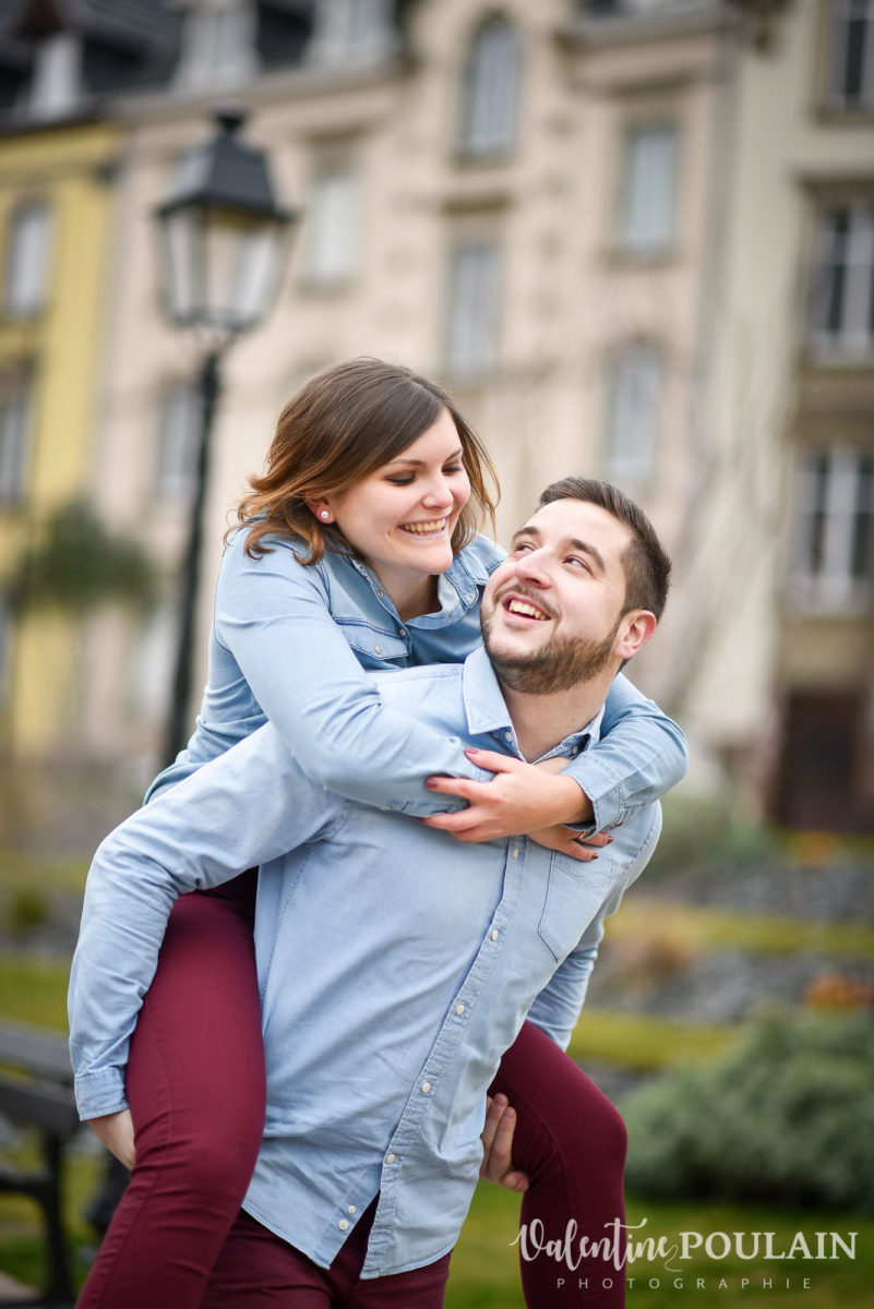 Shooting couple jeux enfants Colmar - Valentine-Poulain porter