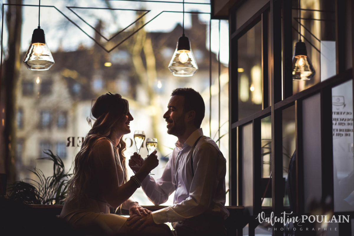 Shooting engagement demande mariage bar trinquer