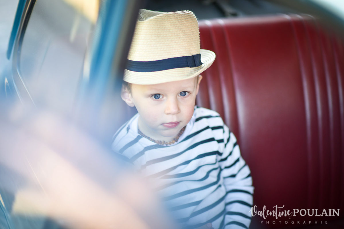 Shooting famille voiture ancienne fiat 500 boy