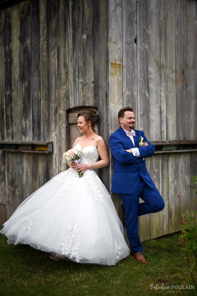 Mariage cool ferme weyerbach - Valentine Poulain dos à dos