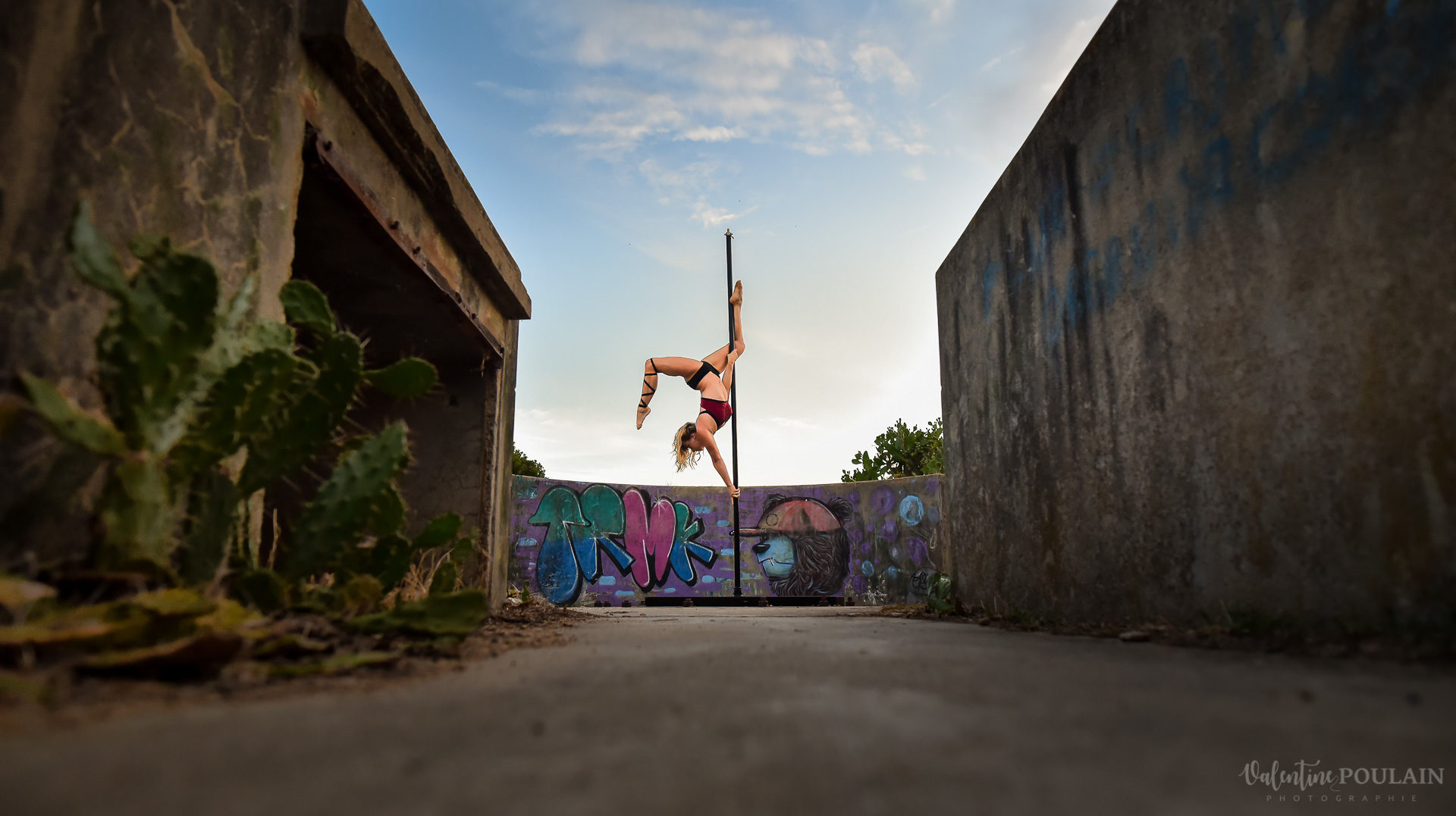 Shooting pole dance Corse Portrait - Valentine Poulain pose