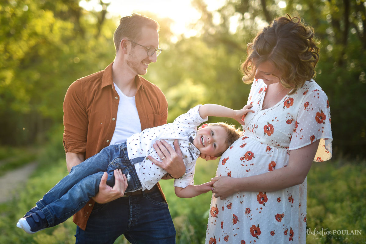 Seance grossesse famille coucher soleil superman - Valentine Poulain