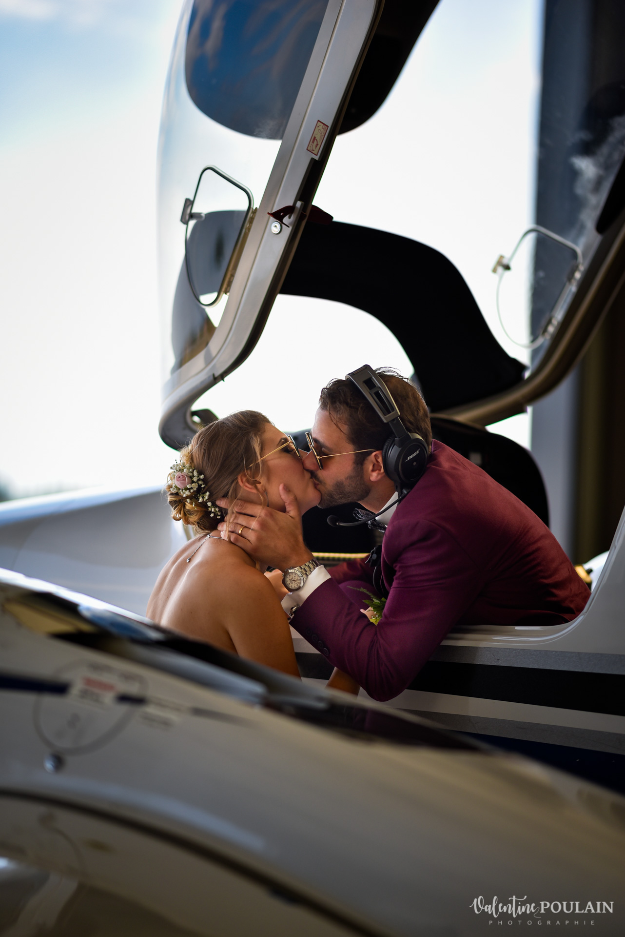 Se marier en exterieur - Château Thanvillé Valentine Poulain bisou