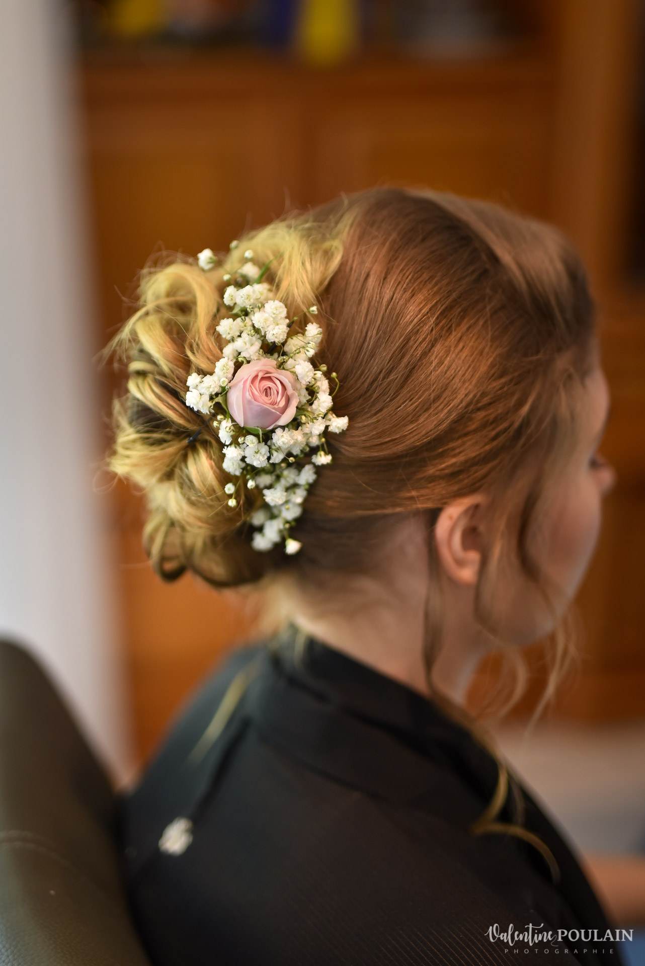 Se marier en exterieur - Château Thanvillé - Valentine Poulain chignon fleurs